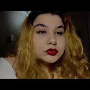 Meet your Posher, Yvonna